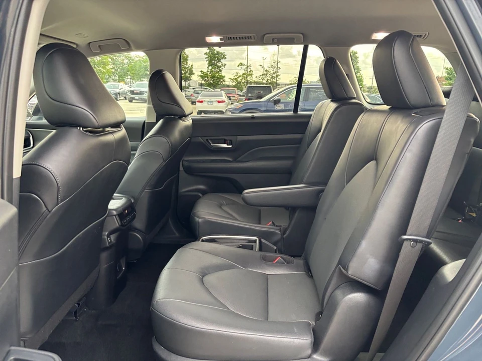 2025 Toyota Highlander - Image 29 of 31