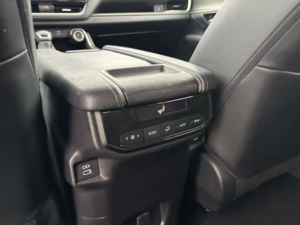 2025 Toyota Highlander - Image 25 of 31