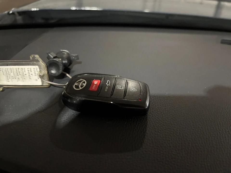 2025 Toyota Highlander - Image 23 of 31