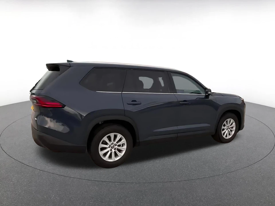 2025 Toyota Highlander - Image 16 of 31