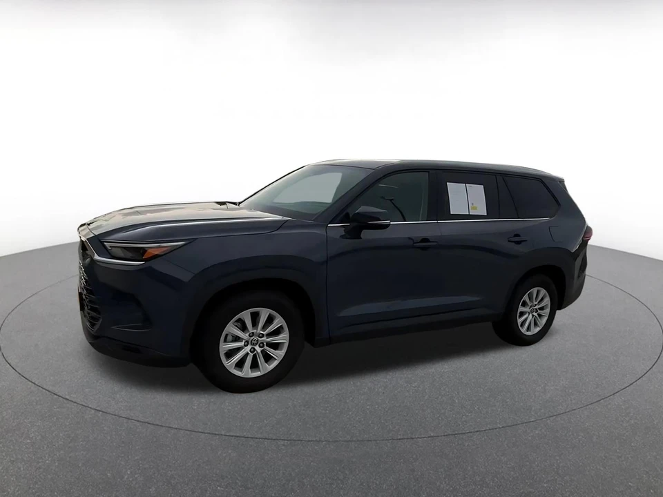 2025 Toyota Highlander - Image 9 of 31
