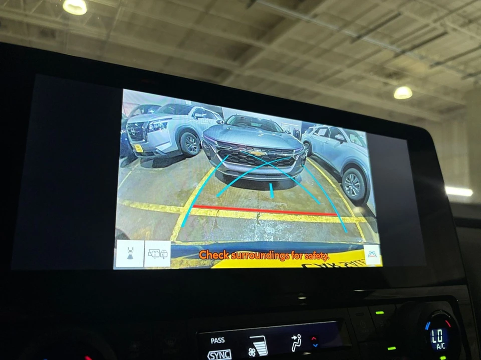 2025 Toyota Highlander - Image 26 of 31