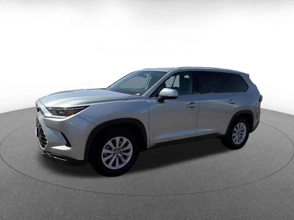 2025 Toyota Highlander - Image 6 of 31