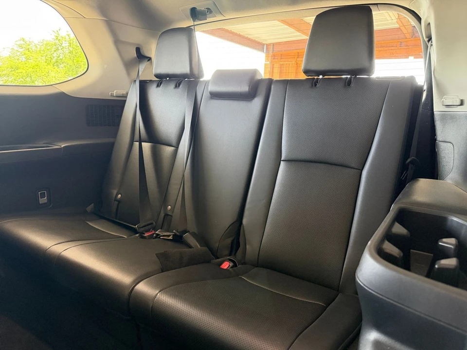 2025 Toyota Highlander - Image 25 of 31