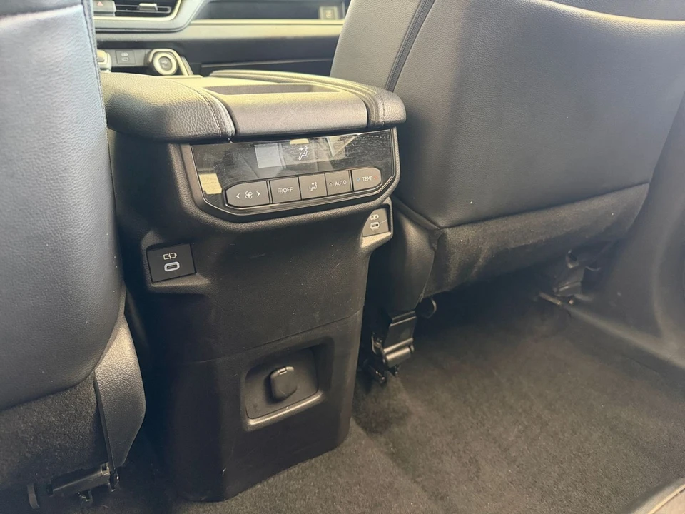 2025 Toyota Highlander - Image 20 of 31
