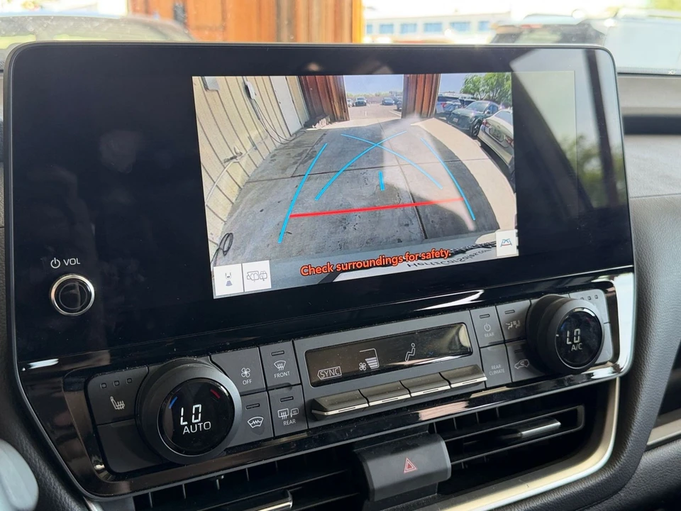 2025 Toyota Highlander - Image 21 of 31