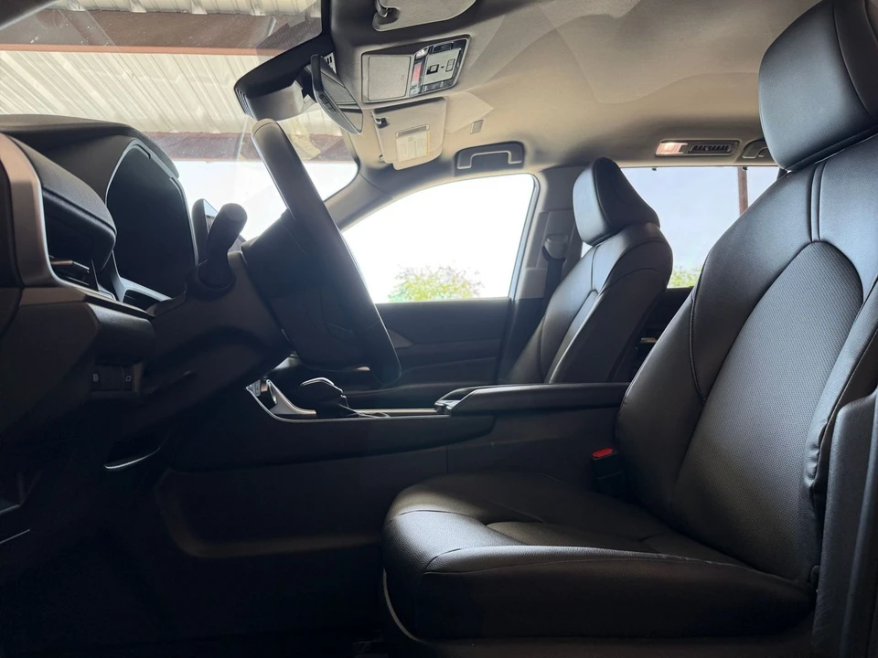 2025 Toyota Highlander - Image 23 of 31