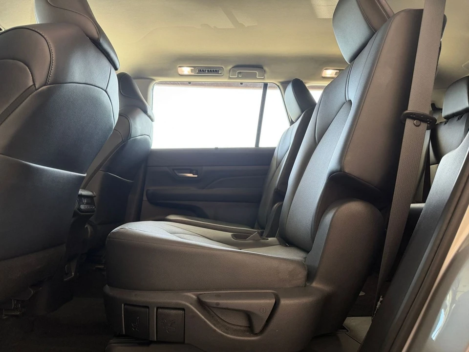 2025 Toyota Highlander - Image 22 of 31