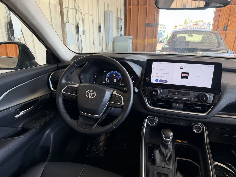 2025 Toyota Highlander - Image 31 of 31