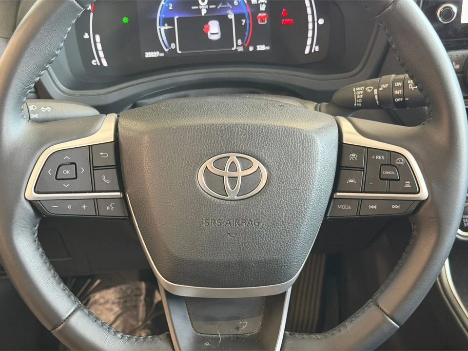 2025 Toyota Highlander - Image 24 of 31