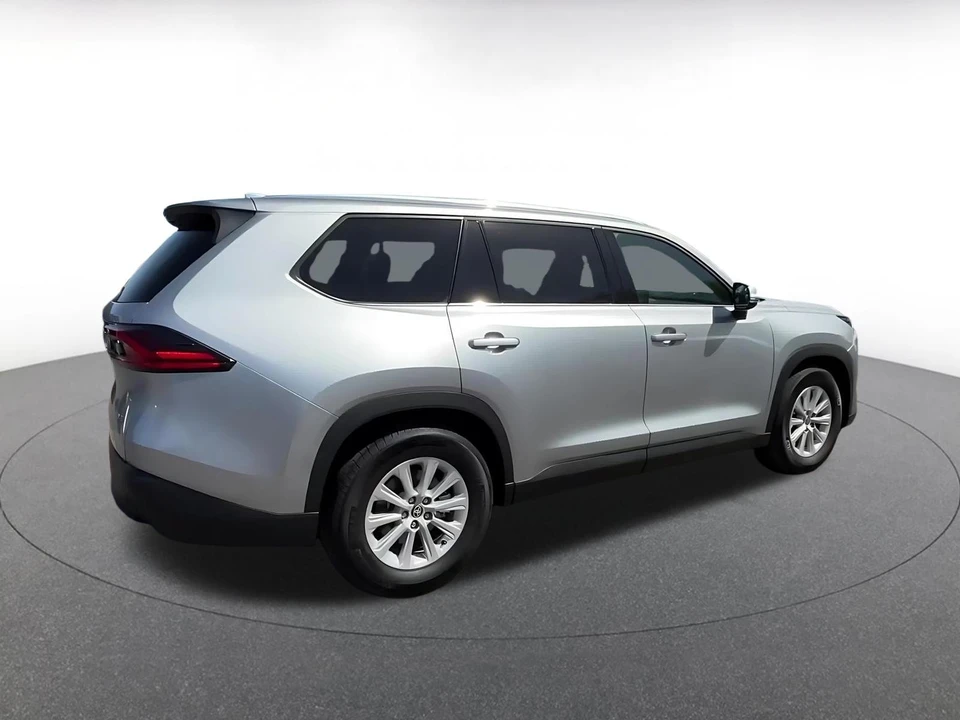 2025 Toyota Highlander - Image 12 of 31