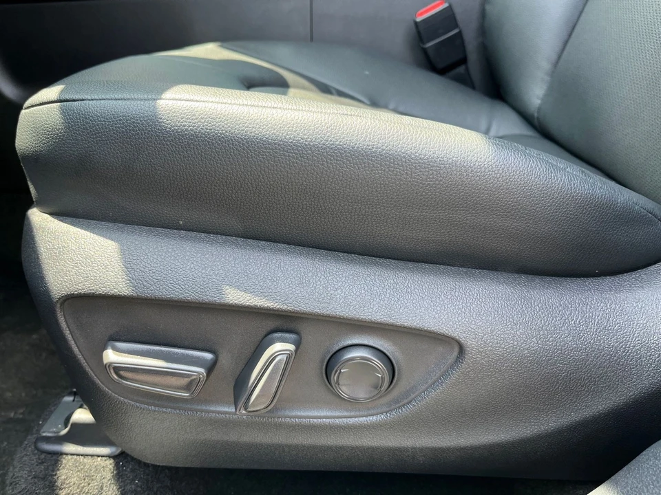 2025 Toyota Highlander - Image 25 of 31