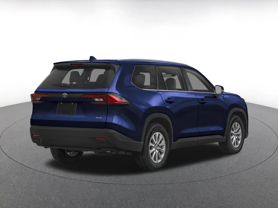 2025 Toyota Highlander - Image 2 of 15