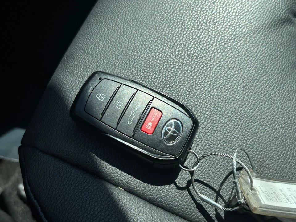 2025 Toyota Highlander - Image 24 of 31