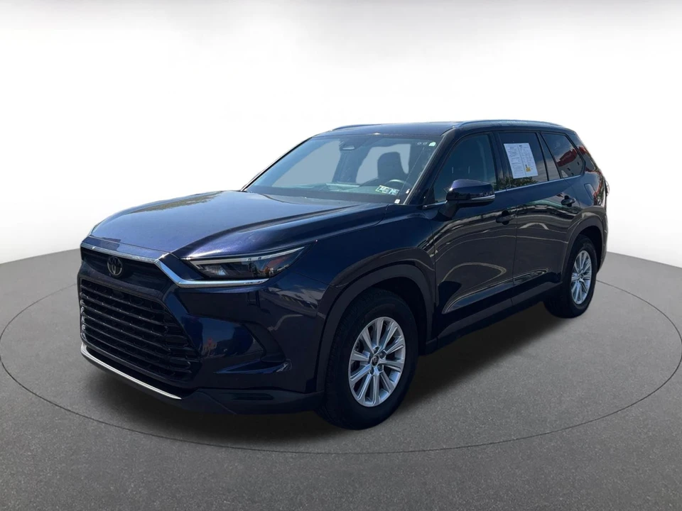 2025 Toyota Highlander - Image 3 of 31