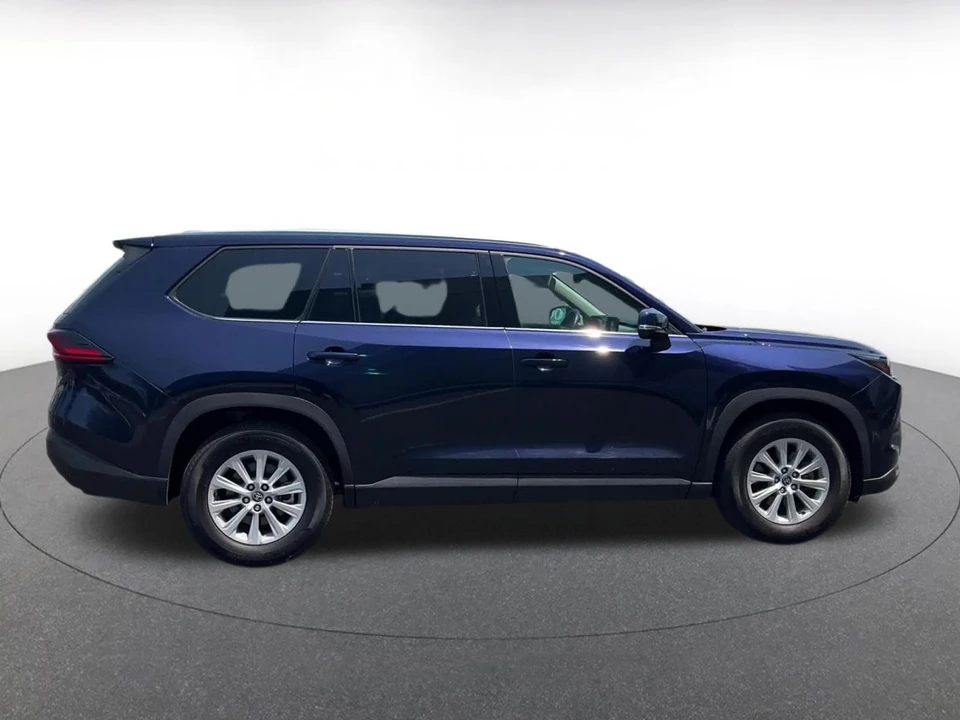 2025 Toyota Highlander - Image 17 of 31