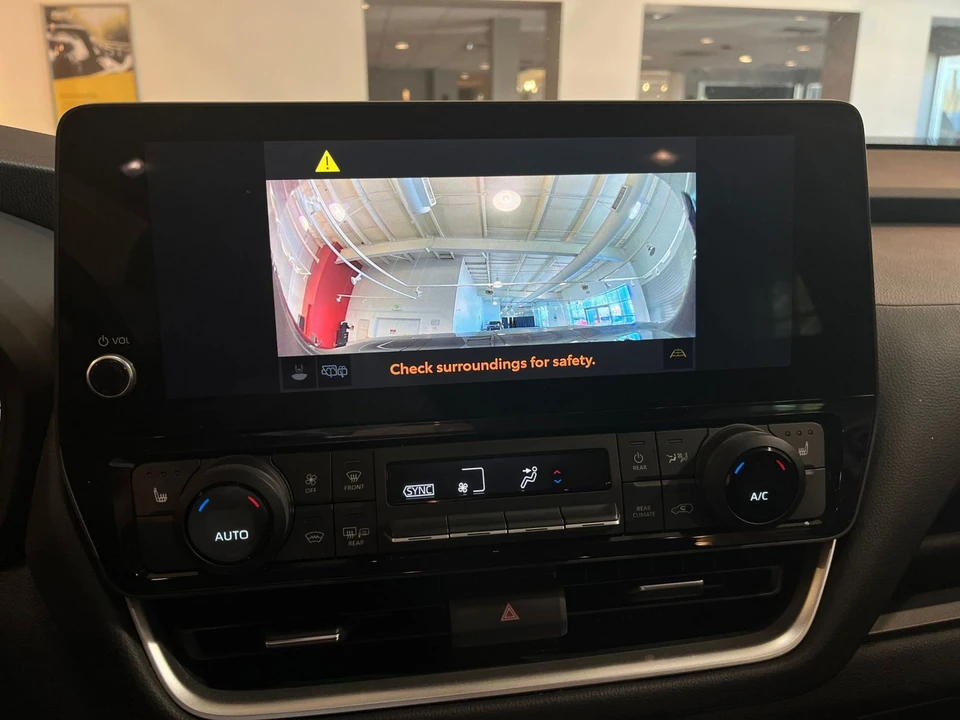2025 Toyota Highlander - Image 23 of 31
