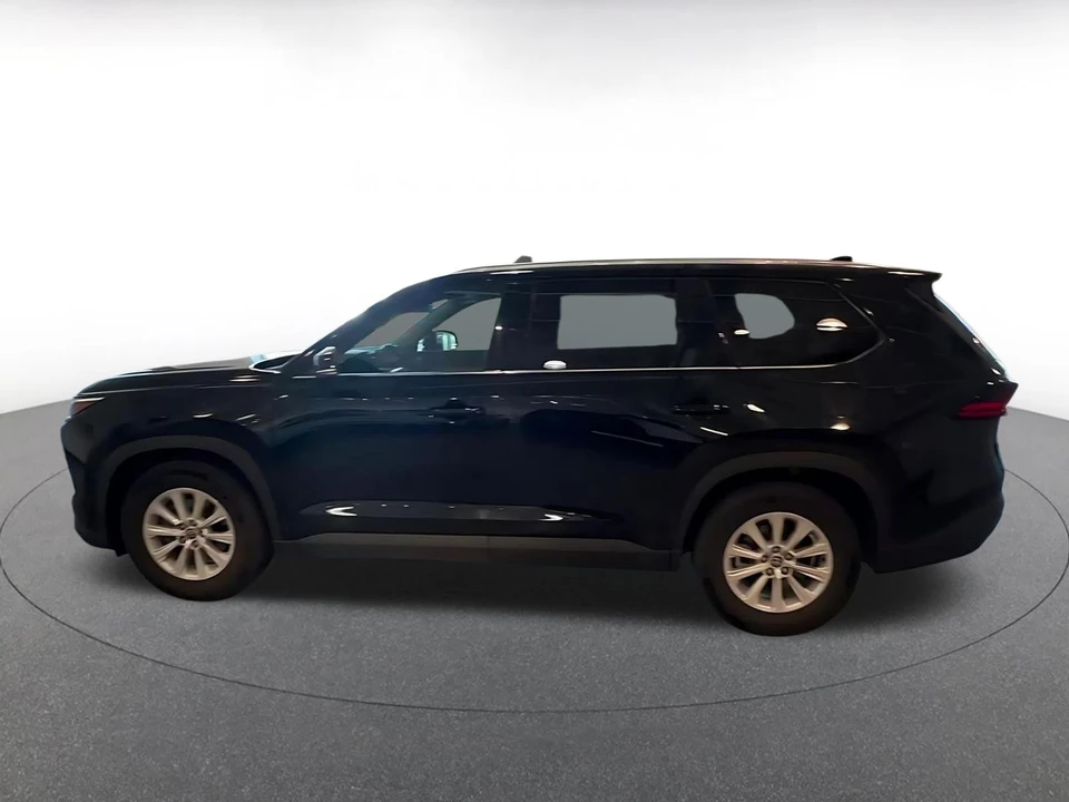 2025 Toyota Highlander - Image 7 of 31