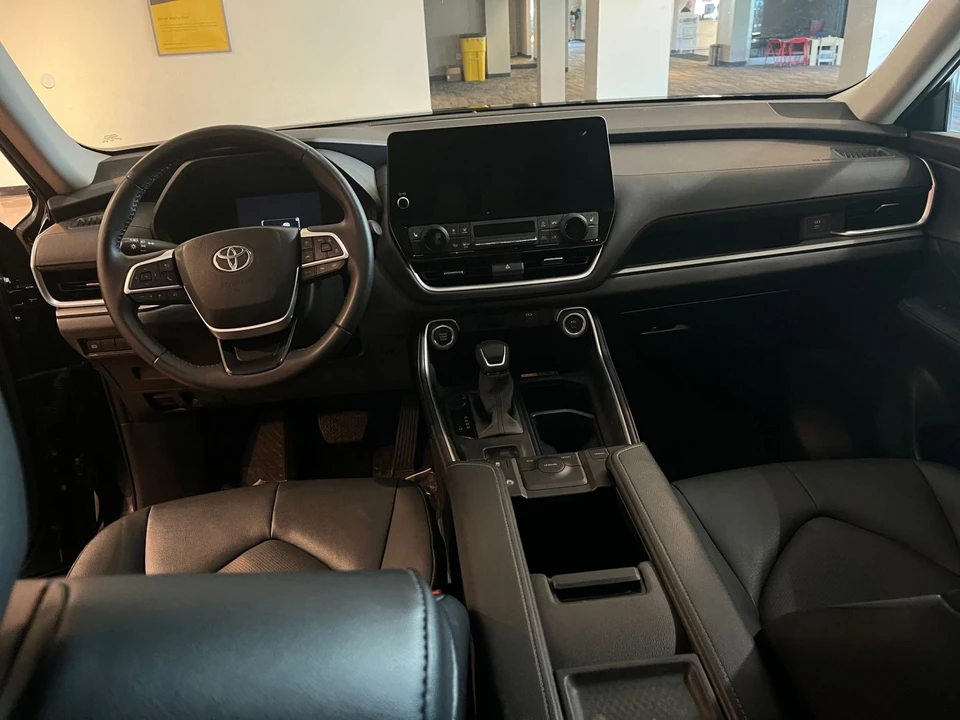 2025 Toyota Highlander - Image 30 of 31