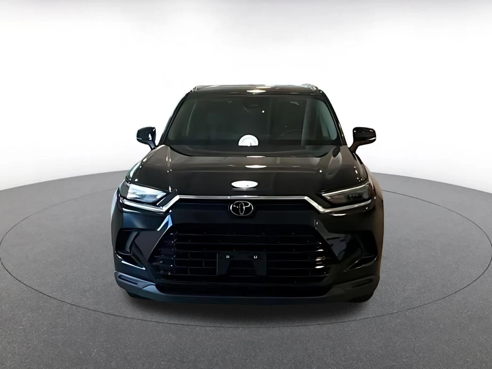 2025 Toyota Highlander - Image 14 of 31