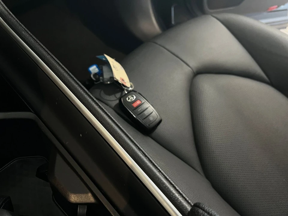 2025 Toyota - Image 23 of 31