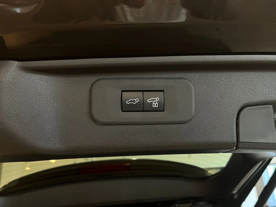 2025 Toyota Highlander - Image 21 of 31