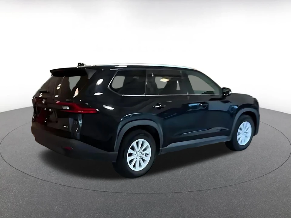 2025 Toyota Highlander - Image 12 of 31