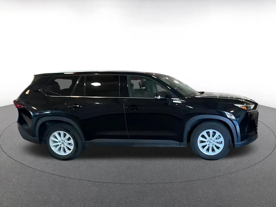 2025 Toyota - Image 16 of 31