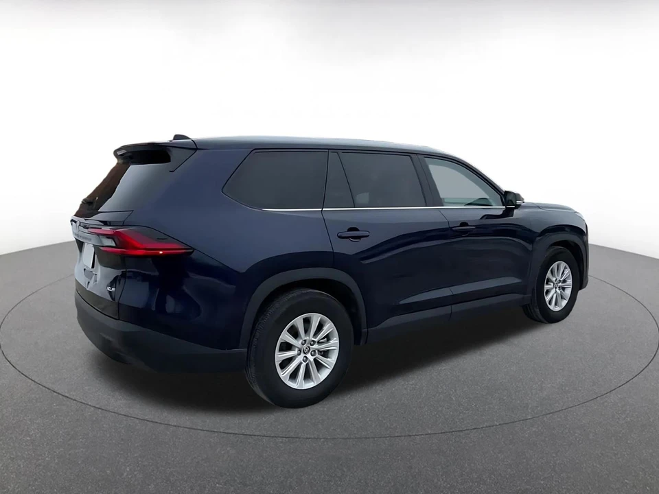 2025 Toyota Highlander - Image 12 of 31