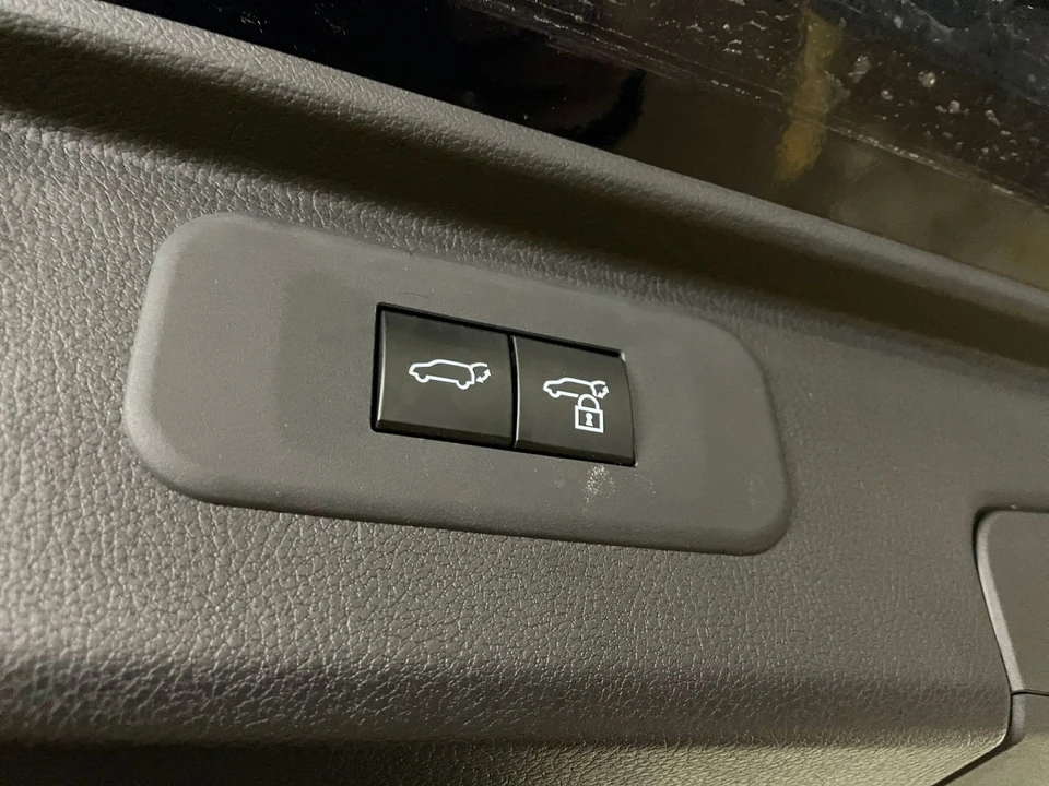 2025 Toyota Highlander - Image 19 of 31