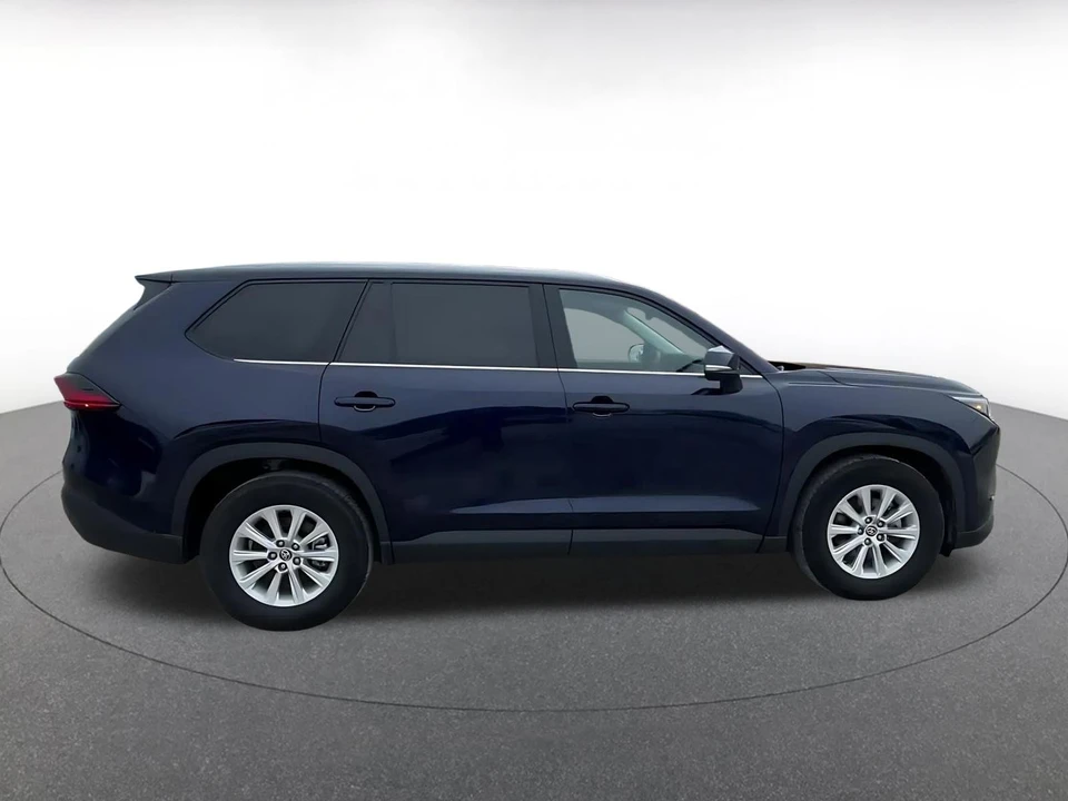 2025 Toyota Highlander - Image 13 of 31