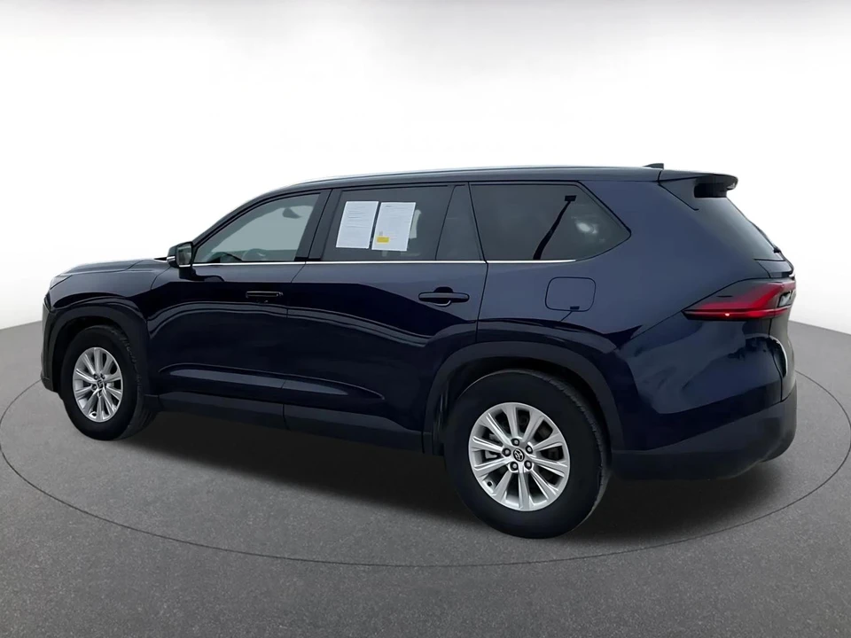 2025 Toyota Highlander - Image 8 of 31
