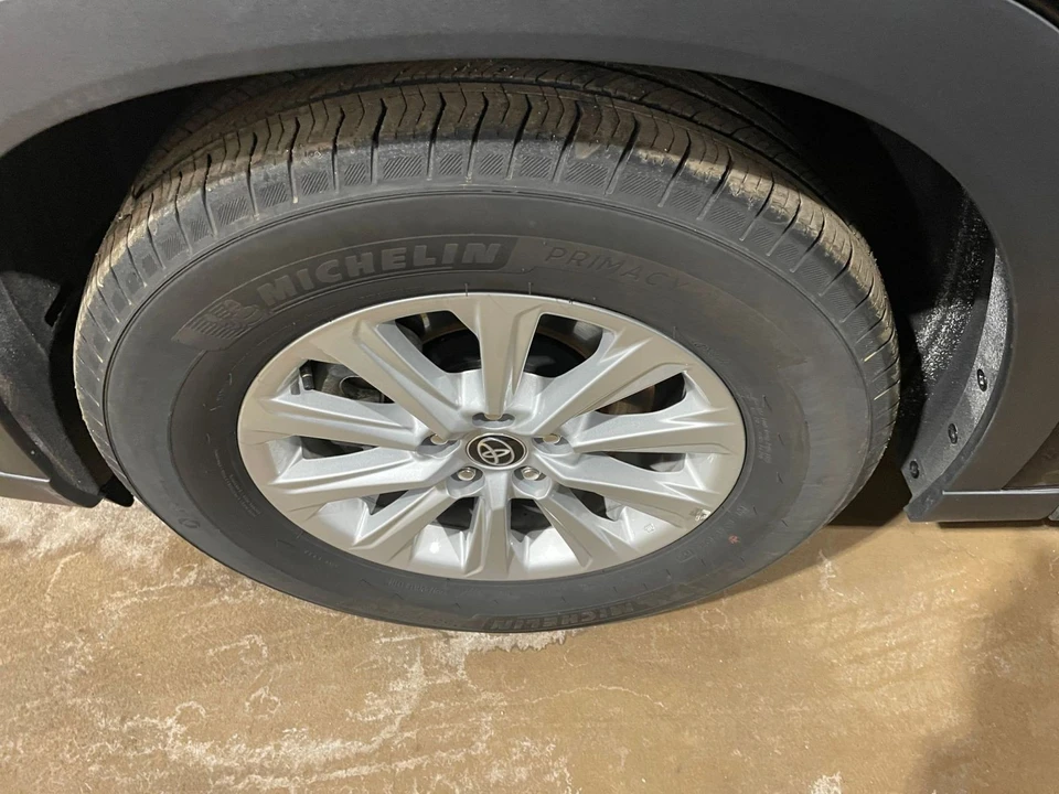 2025 Toyota Highlander - Image 27 of 31