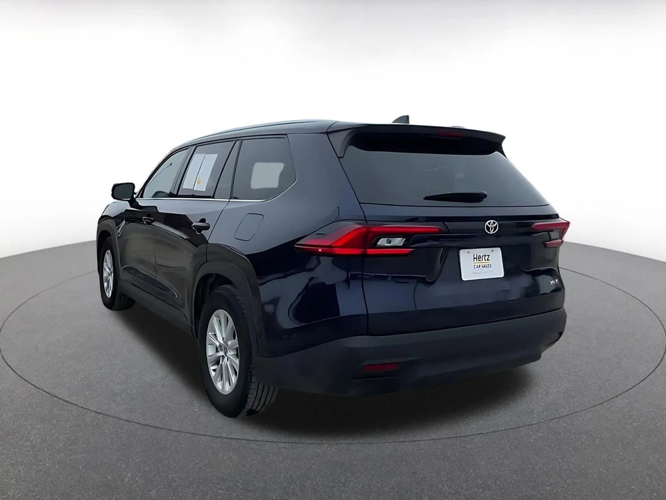 2025 Toyota Highlander - Image 9 of 31