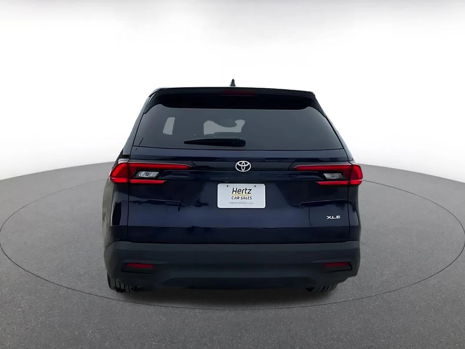 2025 Toyota Highlander - Image 10 of 31