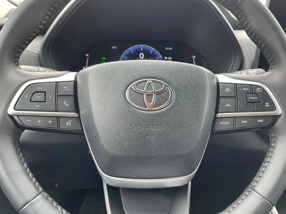 2025 Toyota Highlander - Image 24 of 31