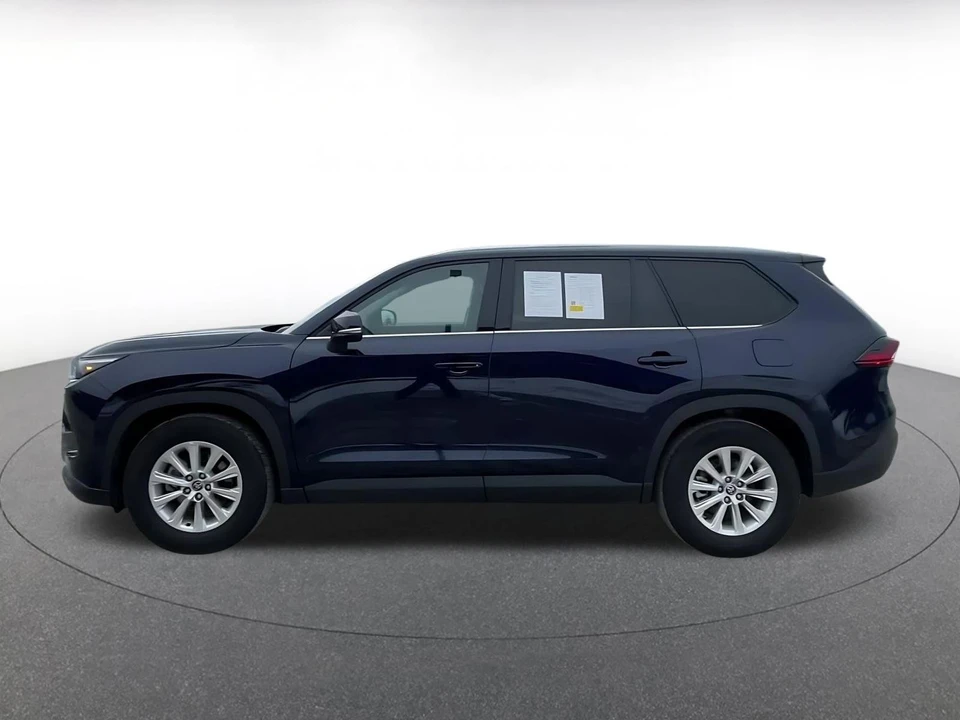 2025 Toyota Highlander - Image 7 of 31