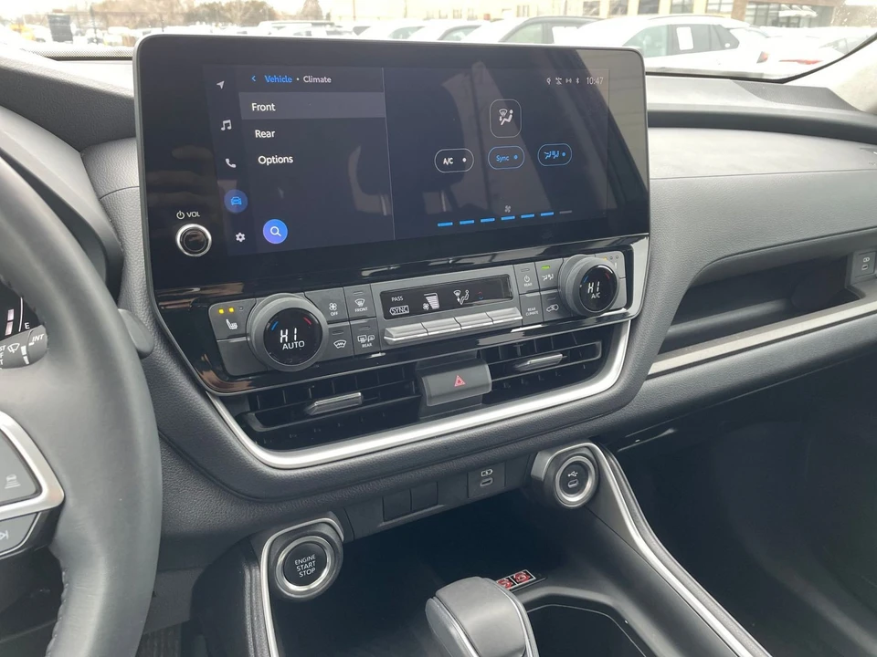 2025 Toyota Highlander - Image 14 of 31