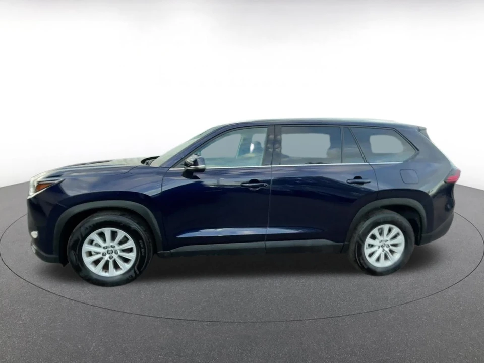 2025 Toyota Highlander - Image 7 of 31