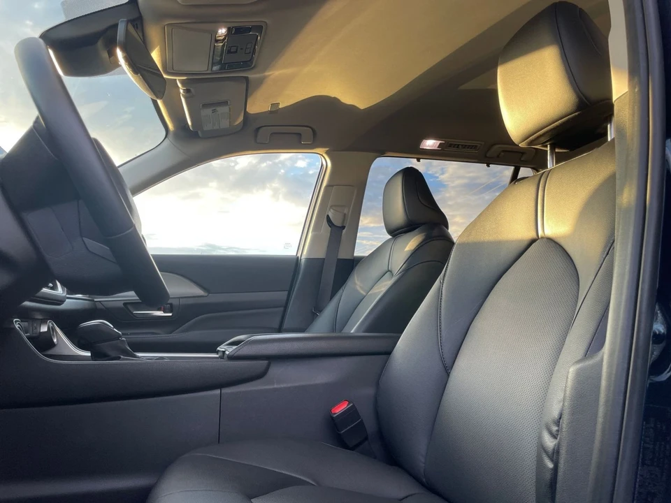 2025 Toyota Highlander - Image 23 of 31