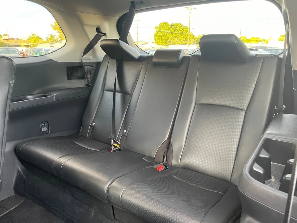 2025 Toyota Highlander - Image 25 of 31