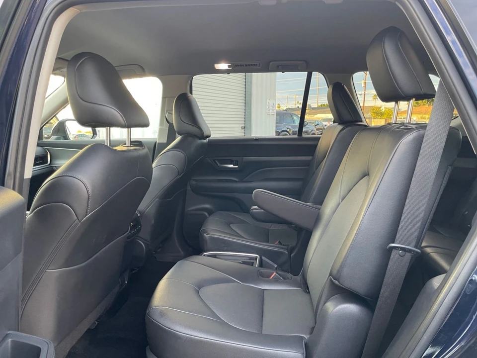 2025 Toyota Highlander - Image 22 of 31