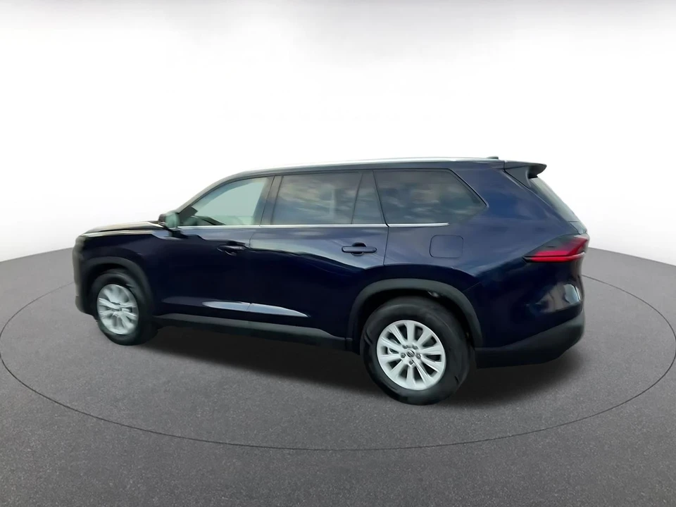 2025 Toyota Highlander - Image 8 of 31