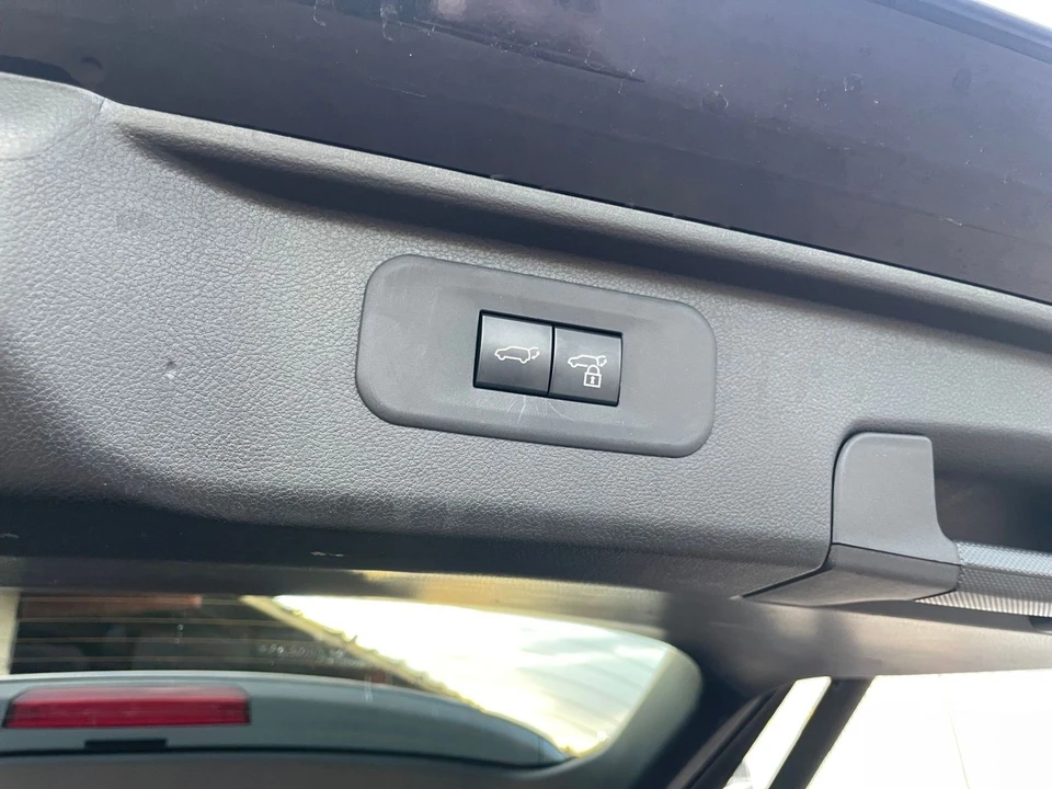 2025 Toyota Highlander - Image 19 of 31