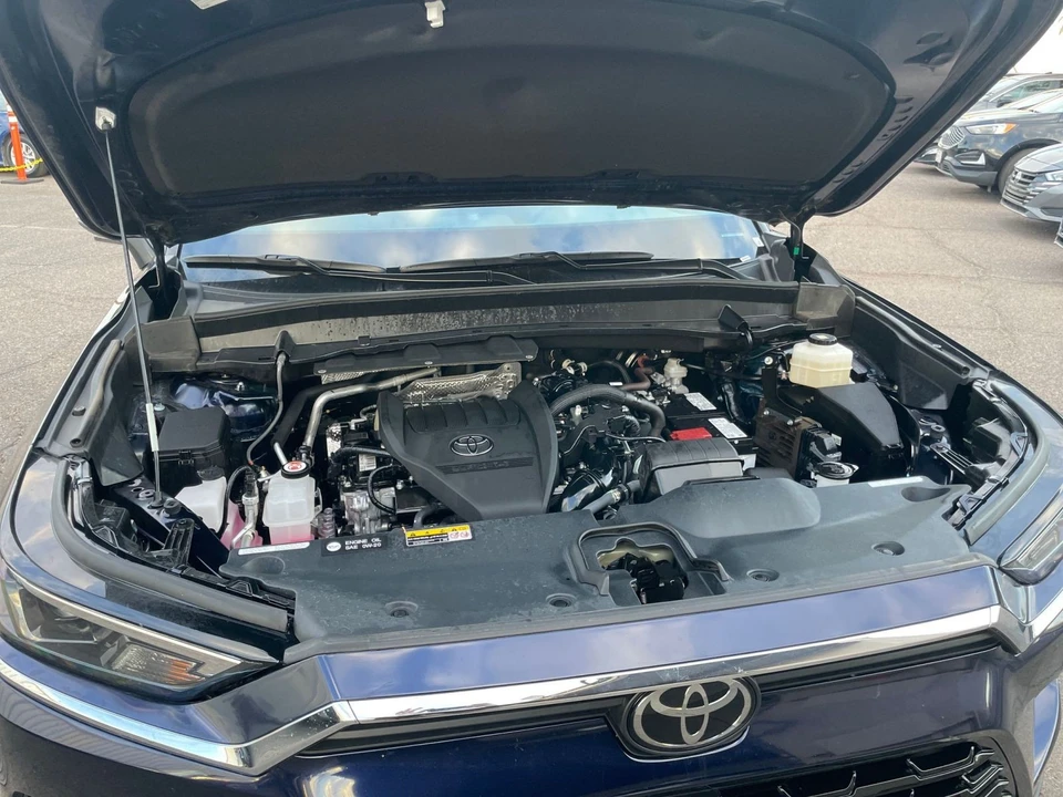 2025 Toyota Highlander - Image 29 of 31