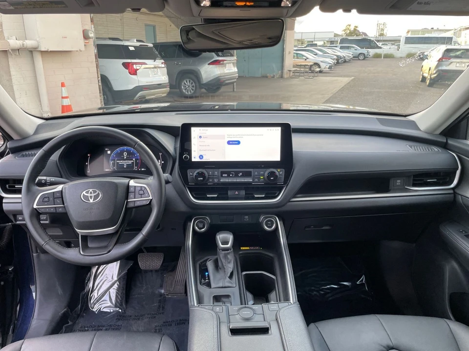 2025 Toyota Highlander - Image 30 of 31