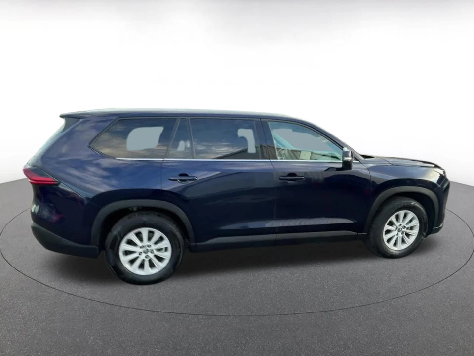 2025 Toyota Highlander - Image 13 of 31