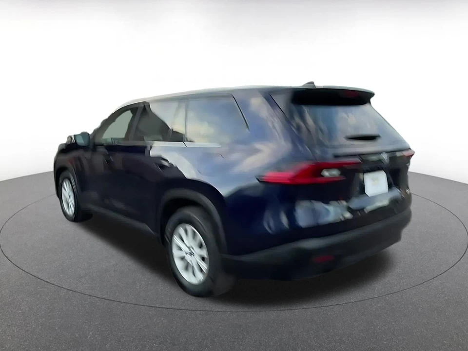 2025 Toyota Highlander - Image 9 of 31