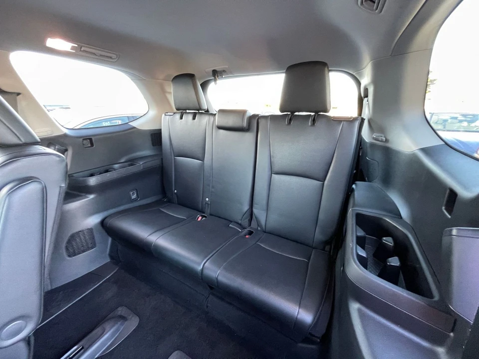 2025 Toyota Highlander - Image 25 of 31
