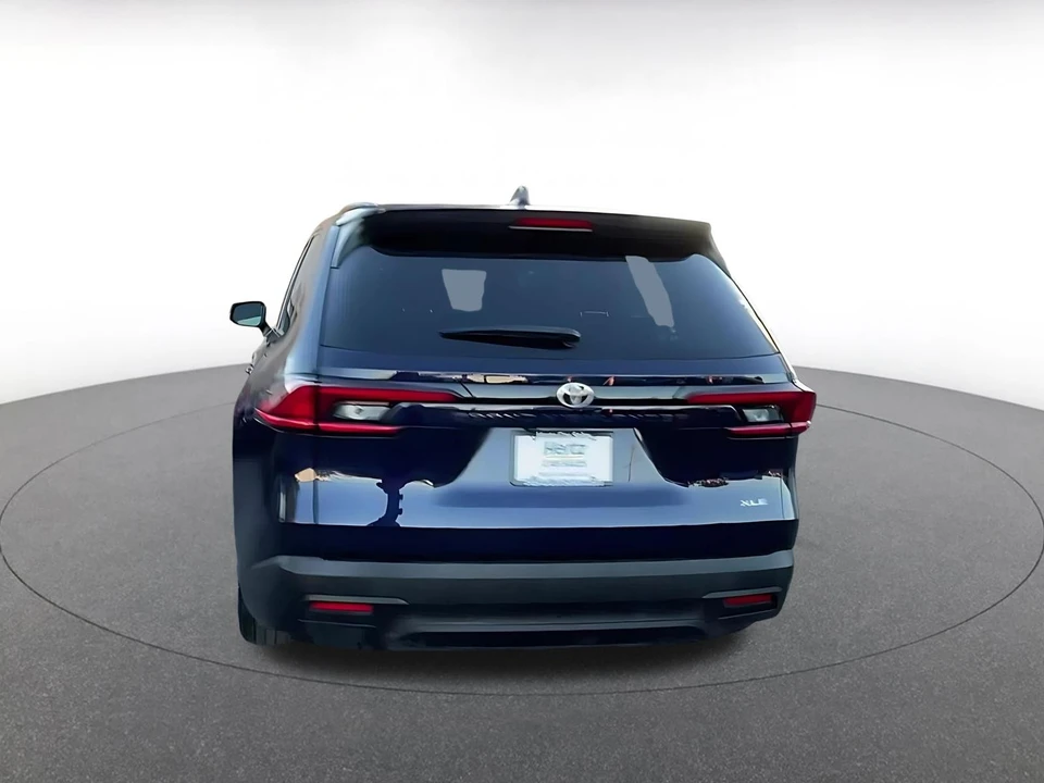 2025 Toyota Highlander - Image 10 of 31